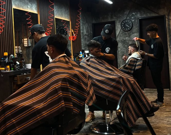 La barbería en acción